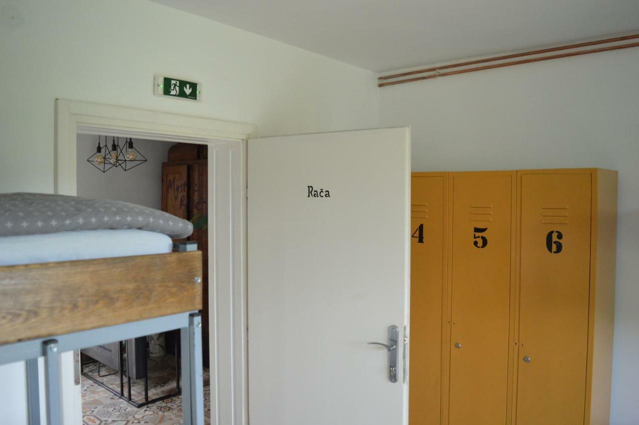Mystic River Design Hostel 바이나 바슈타 외부 사진
