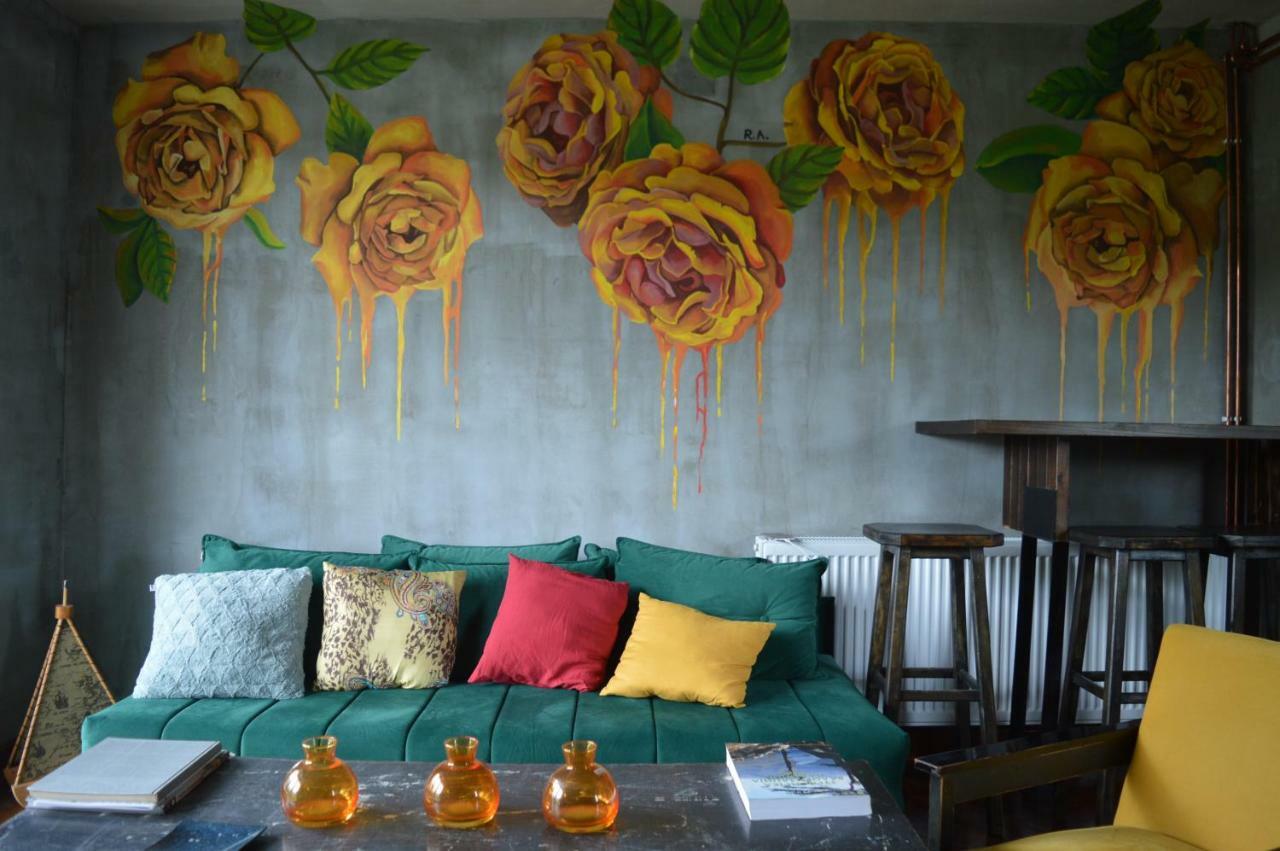 Mystic River Design Hostel 바이나 바슈타 외부 사진